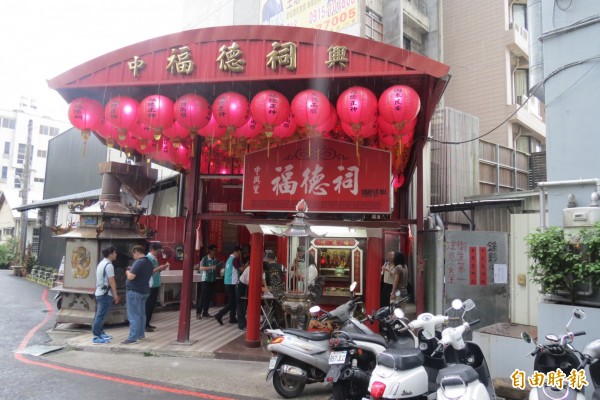 中市中興福德祠「土地公」佔國有地，還被「罰款」，地方與立委奔走助土地公解套。（記者蘇孟娟攝）