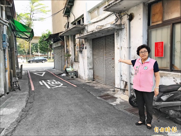 歷史建築第四市場舊址，充滿濃郁懷舊氣氛，市府將修復活化，保存市場建築與空間特色，並引進漫畫、插畫創意元素。（記者張瑞楨攝）