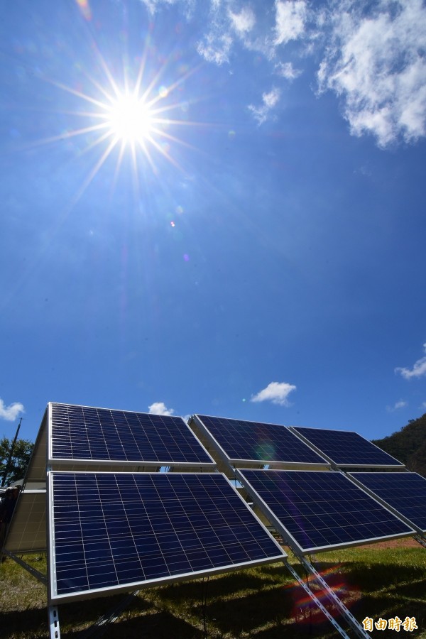 用電量又飆新紀錄，太陽能建功撐尖峰。（資料照，記者張存薇攝）