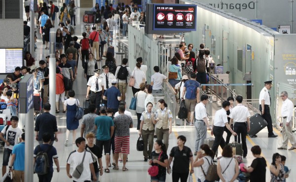雖然3月中韓航線的旅客銳減22.5%,但受惠日本、東南亞旅客增加,南韓航空旅客不減反增。(歐新社) 雖然3月中韓航線的旅客銳減22.5%,但受惠日本、東南亞旅客增加,南韓航空旅客不減反增。(歐新社)