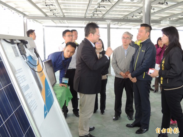 新竹市鼓勵發展太陽能光電產業,今年年底將在公有房地建置太陽能光電,預計每年發電390萬度電。(記者洪美秀攝) 新竹市鼓勵發展太陽能光電產業,今年年底將在公有房地建置太陽能光電,預計每年發電390萬度電。(記者洪美秀攝)