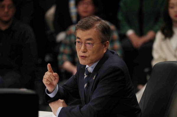 韓國總統候選人文在寅昨天表態反同。（路透）