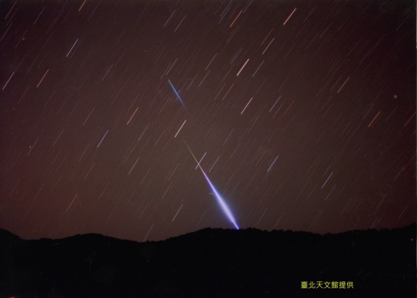 台北市天文館表示，春季最大的寶瓶座η（Eta） 流星雨，5月6日是極大期，民眾在無光害地方，肉眼即可觀看。（北市天文館提供）