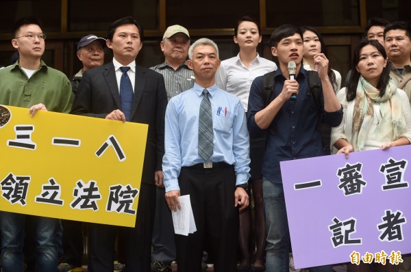 台北地院3月31日宣判，太陽花學運「318攻占立法院」案22人無罪；台北地檢署認為原判決適用法律尚嫌未洽，昨提起上訴。（資料照/記者簡榮豐攝）