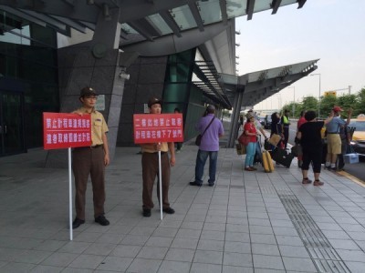 烏日高鐵站強佔地盤頻傳，警方強力宣導及取締。（記者楊政郡翻攝）