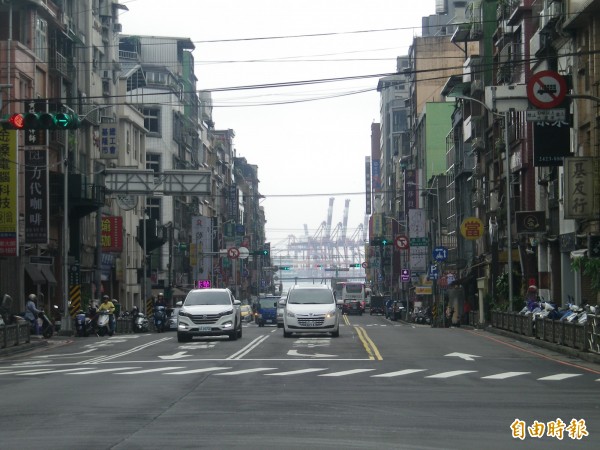 孝二路為中山高進入基隆市港的門面道路。（記者盧賢秀攝）