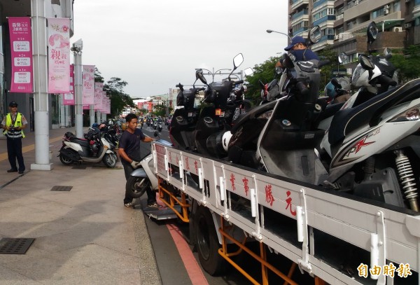 台南市去年5月迄今，總計有近5萬輛汽機車被拖吊。（記者蔡文居攝）