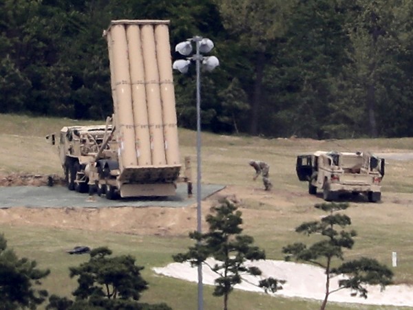 美國在南韓部署反飛彈系統「薩德」（THAAD）引起中國不滿，中國對韓國祭出經濟制裁行動，造成雙方經濟損失。（資料照，美聯社）