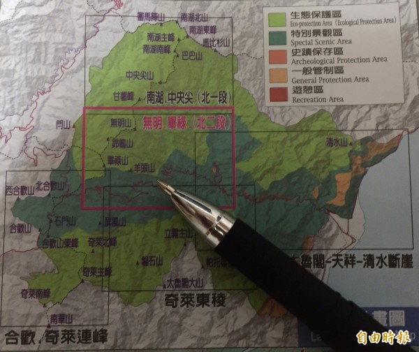 花蓮有支19人登山團著輕裝受困恐龍塔，目前進退兩難等待消防人員救援。（記者王峻祺攝）