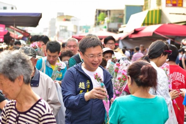 立委趙天麟認為馬克宏當選法國總統，對年輕人是一種激勵（翻攝趙天麟臉書）