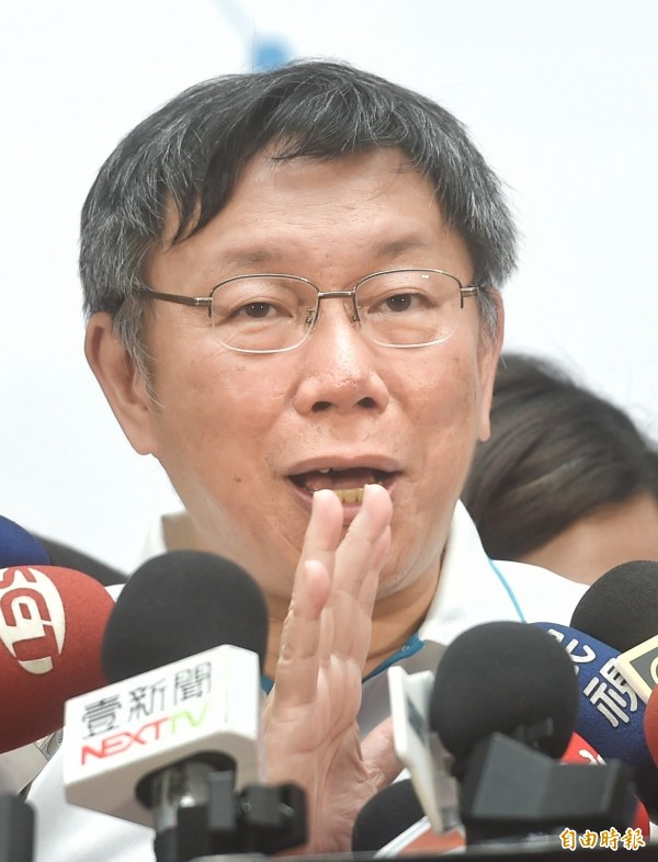 台北市長柯文哲今天下午出席國際護師節活動，針對北門郵局案，坦言市府沒有辦法讓每個人都滿意，「可以做到每個人都可以忍受，這樣就覺得很了不起了。 」（記者方賓照攝）