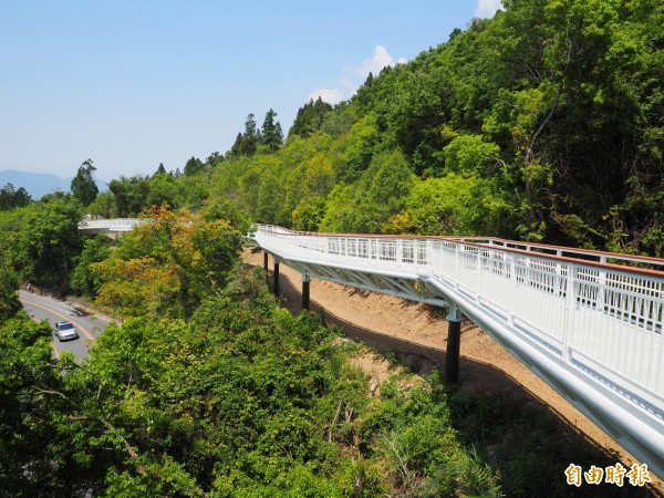 清境高空觀景步道擬27日營業，縣府表示，網路預約應該會在5月20日開放。（記者陳鳳麗攝）