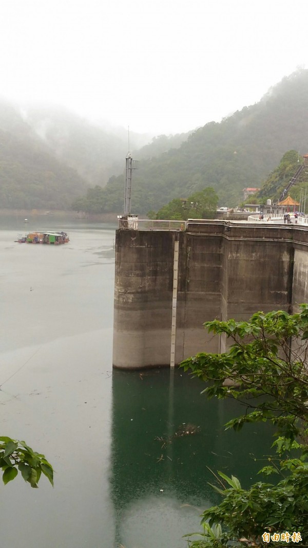 局部大雨下在這裡，石門水庫4小時進帳150萬噸。（記者李容萍攝）