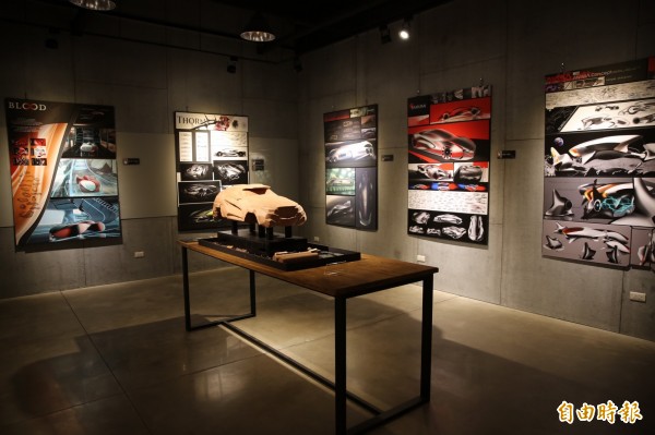 華梵大學工業設計系舉辦「one trans概念交通工具設計展」。（記者姚岳宏攝）