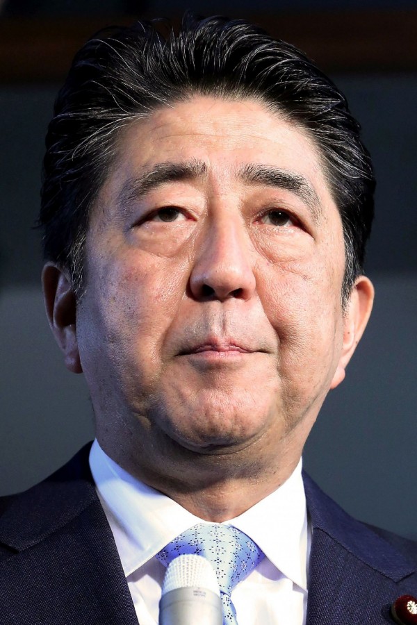 日本首相安倍晉三，傳出介入友人經營的教育集團「加計學園」，幫助取得在國家經濟特區設立獸醫學院的許可。（法新社）