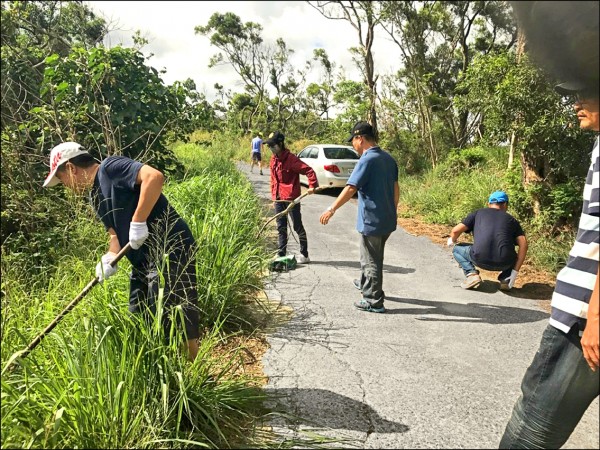 警方一度在案發現場蒐證。（記者蔡宗憲翻攝）