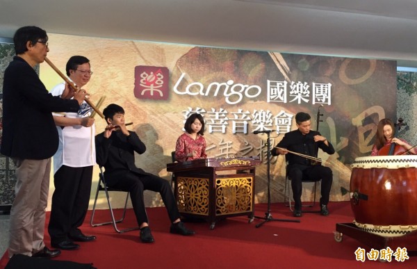 Lamigo國樂團「七年之揚」慈善音樂會，桃園市長鄭文燦邀市民支持音樂會做公益。（記者李容萍攝）