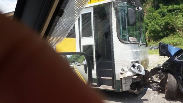 和平區發生公車與休旅車擦撞意外，幸無人傷亡。（擷取自臉書）