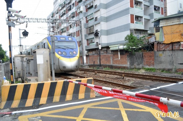 桃園鐵路地下化後，可消除20處平交道、8座陸橋、8處地下道。（記者李容萍攝）