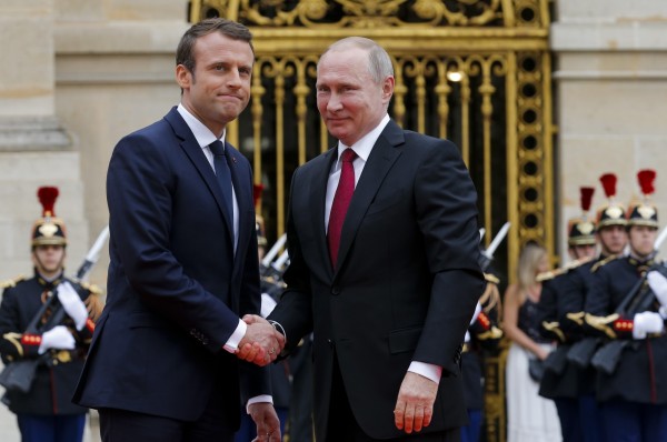 法國總統馬克宏（Emmanuel Macron）昨日在巴黎凡爾賽宮與俄羅斯總統普廷會面。（美聯社）