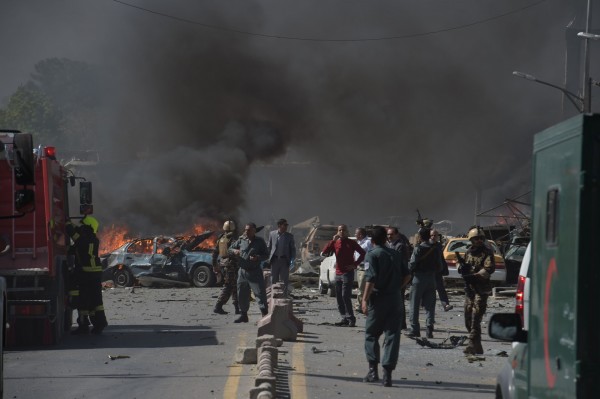 阿富汗首都喀布爾今早上班尖峰期間驚傳大爆炸，疑似自殺炸彈客引爆汽車炸彈，至少造成60多人死傷。（法新社）
