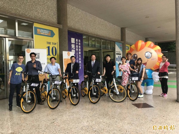 新竹市議員李妍慧指出，OBike已進軍新竹市，在中華大學設置300部自行車，未來若進入市區，可能造成市區交通亂象，要求市府交通處提出因應之道。（記者洪美秀攝）