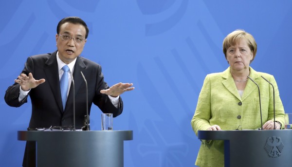 中國國務院總理李克強今天與德國總理梅克爾（Angela Merkel）會談，並在聯合記者會上表示，中國將擔負起「國際責任」，會認真履行《巴黎氣候協定》（美聯社）