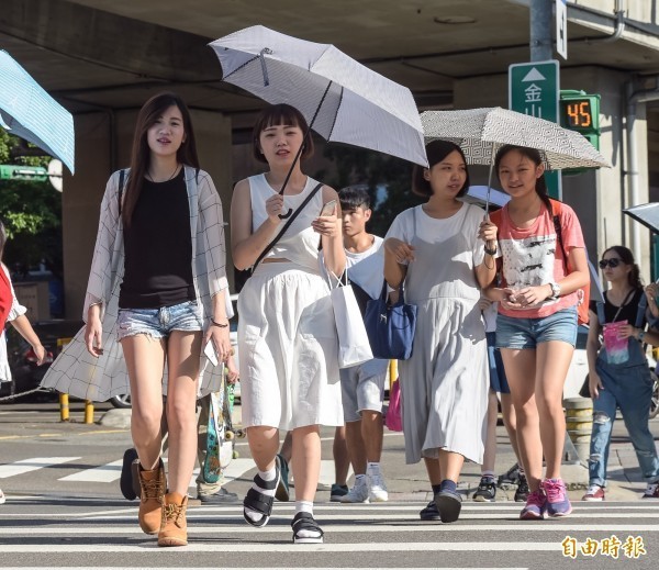 中央氣象局指出，今天（5日）鋒面逐漸遠離，降雨較今日減少許多。（資料照，記者黃耀徵攝）