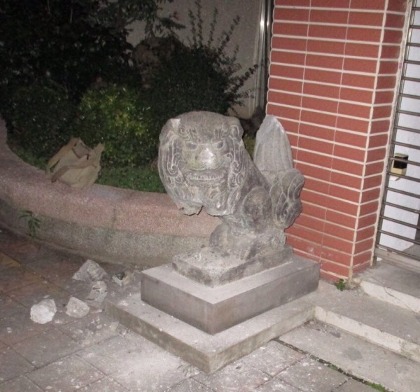 石狛犬遭李承龍等人破壞受損。（資料照，記者陳恩惠翻攝）