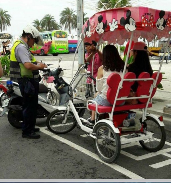 騎三輪車也被開罰？（圖擷取自聯結車 大貨車 大客車 拉拉隊 運輸業 照片影片資訊分享團臉書）