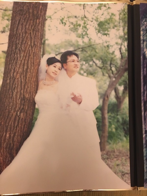 彰化縣議員林世賢與妻子高德耘在2001年就在顏氏牧場拍婚紗照。（林世賢提供）