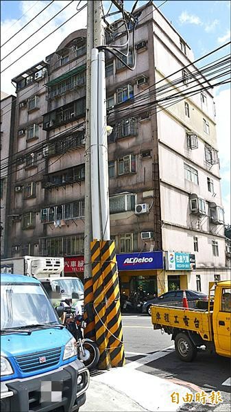 姜男為進行北市內湖區一處新建工程，需要遷移工地前方電線桿，施工時與林男發生爭執。示意圖。（資料照，記者林欣漢攝）