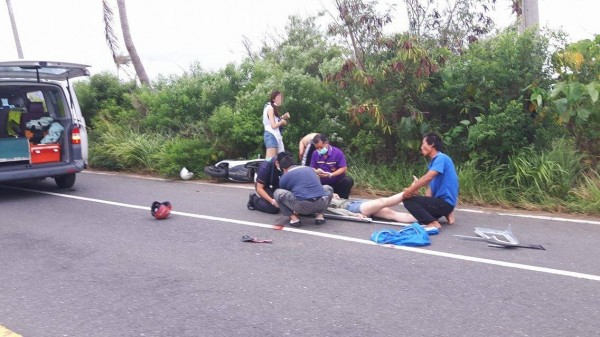 墾丁地區發生汽車撞機車事故，8傷者中1意識模糊。（記者蔡宗憲翻攝）