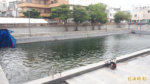 台東市立湧泉運動公園民營衍生爭議，市公所今天釋善意，有條件讓業者續營。（記者黃明堂攝）