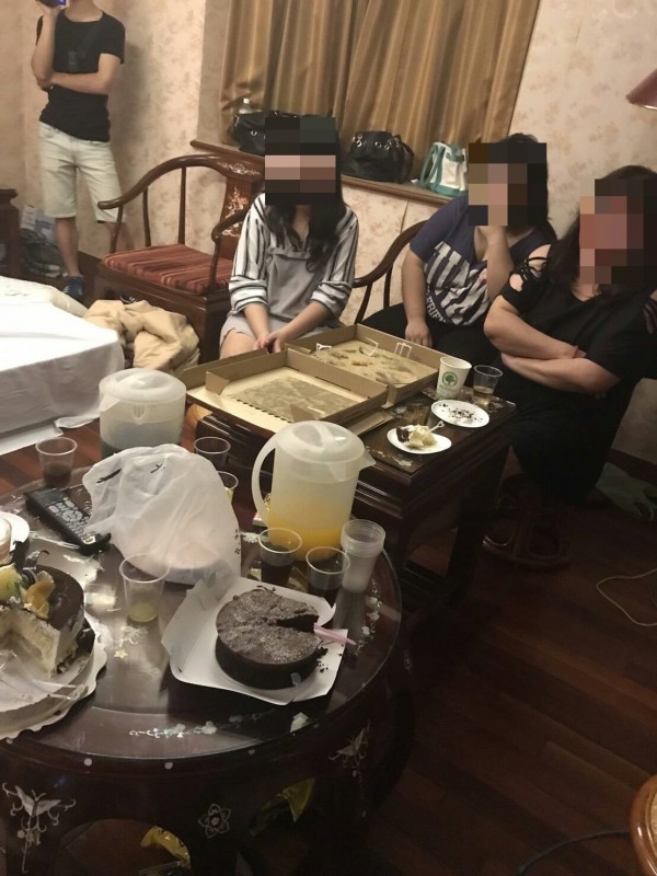 楊姓男子與小他26歲的蔡姓小女友（左）透過Line大辦性愛趴，連蔡女也下海。（記者吳仁捷翻攝）