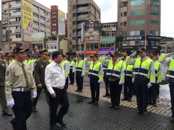 部隊校閱，由桃園市長鄭文燦擔任校閱官。（記者陳昀攝）