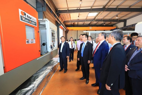 林佳龍參訪台中精機法國分公司 大讚是台中之光