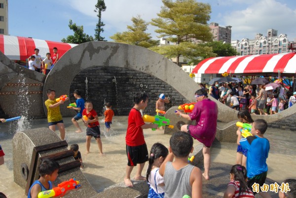 今天太平洋高壓持續增強，加上西南風加持，今天台東大武中午12點11分高溫已飆到37.8度，刷新今年全台最高溫紀錄。（資料照，記者劉曉欣）