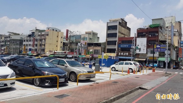 嘉市吳鳳北路與民族路口的公有停車場，委由嘟嘟房經營管理。（記者丁偉杰攝）