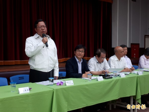 桃園市長鄭文燦說，對於前瞻軌道，桃園市「舉雙手雙腳」贊成。（記者謝武雄攝）