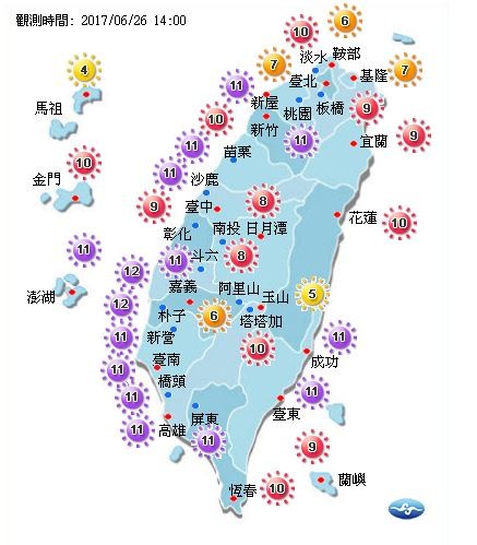 台澎金馬紫外線指數幾乎都呈現危險（紫色）及過量（紅色）等級，尤其是中南部更是呈現「一片紫」。（圖擷取自中央氣象局）