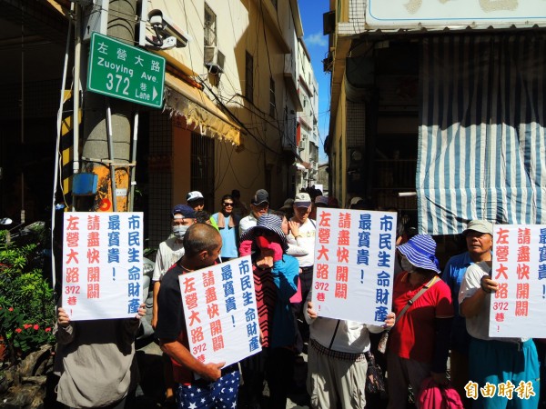 豬哥亮祖厝里巷窄，居民抗議翁延遲送醫。（記者黃旭磊攝）