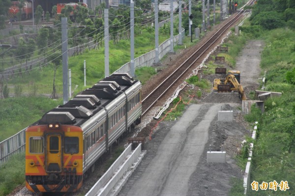 潮州到台東間鐵路自9月初開始，晚間將大減班，採公路替運。（記者陳彥廷攝）