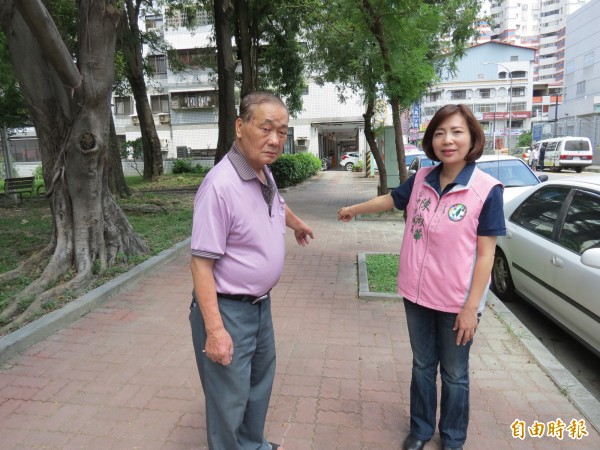 西屯上德公園ibike無法建置，市議員陳淑華（右）要求國民黨開會審預算。（記者蘇金鳳攝）