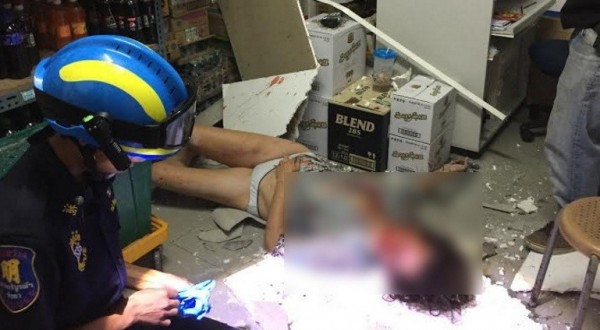 泰國1名俄羅斯旅客，身穿內褲從超商屋頂摔進去。（圖擷自《泰國世界日報》）