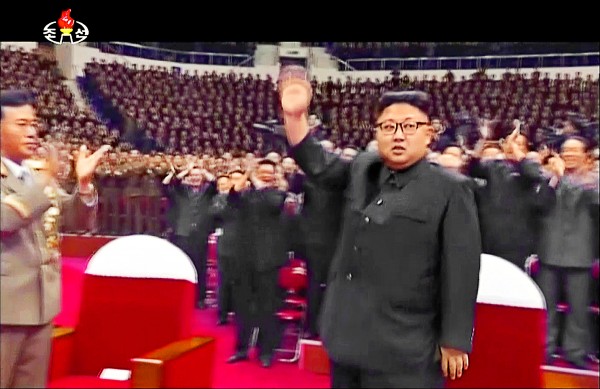 北韓領導人金正恩十日出席平壤的一場音樂會，慶祝該國首枚洲際彈道飛彈試射成功。（美聯社）