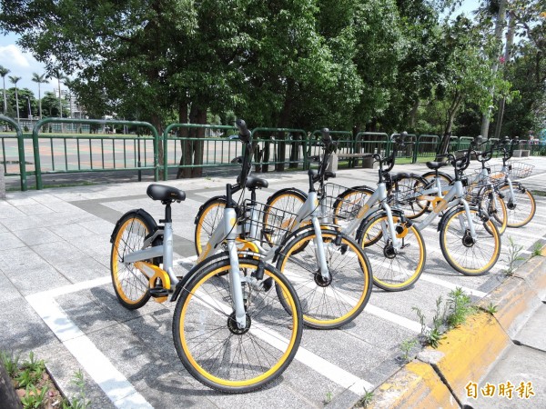 oBike占用機車停車格引發民怨，新北市公告禁停並展開拖吊，業者將與交通局合作，共同建置單車停車空間。（資料照，記者何玉華攝）