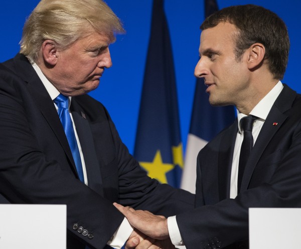 美國總統川普在週四（13日）抵達巴黎進行36小時旋風式訪問，並與法國總統馬克宏會晤。（美聯社）
