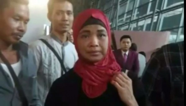 40歲的印尼移工蘇米（Sukmi bint Sardi Umar）到沙烏地阿拉伯工作，但22年來完全沒領過薪水。（圖擷自YouTube）