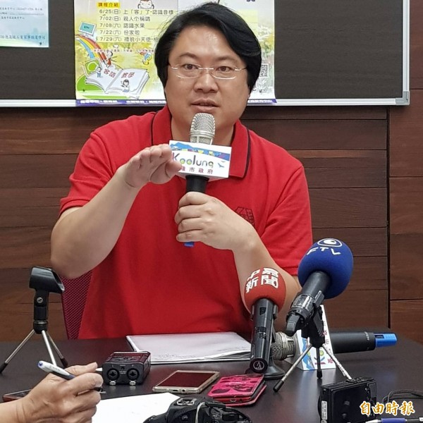 基隆輕軌案引發交通部與台北市隔空槓上，基隆市長林右昌宣布，已經邀請北市府與交通部到基隆市三方會談，開會時間訂於8月4日上午11點。（記者俞肇福攝）